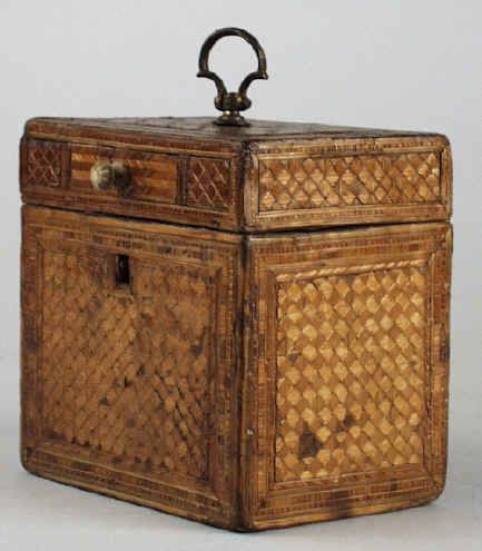 straw00015.jpg (123741 bytes) Rare Napoleonic Prisoner of War Straw work single Compartment Tea caddy Circa 1800.