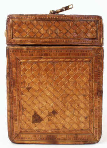../blue/straw00019.jpg (137054 bytes) Rare Napoleonic Prisoner of War Straw work single Compartment Tea caddy Circa 1800.