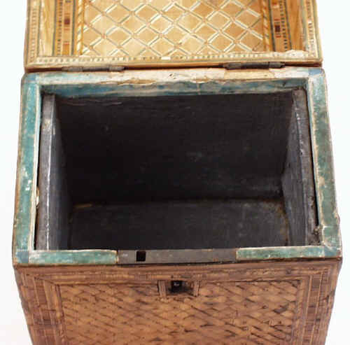 straw00024.jpg (104253 bytes) Rare Napoleonic Prisoner of War Straw work single Compartment Tea caddy Circa 1800.