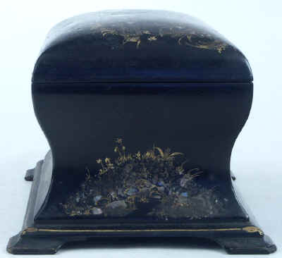 Hygra: Curvaceous Papier mch caddy with chinoiserie decoration stamped Jennens & Bettridge, circa 1845.
