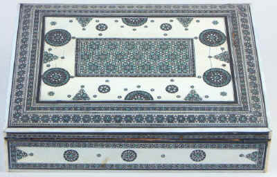 Anglo Indian Sadeli mosaic  Writing slope circa 1840. wbsadeli03.jpg (108876 bytes)