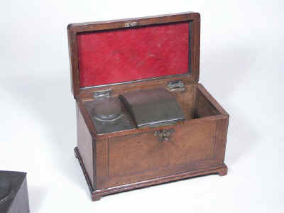 18th Century walnut Tea Chest Fitted with a Secret Compartment, Circa 1780. tcchsd05.jpg (44891 bytes)