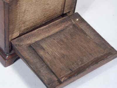 18th Century walnut Tea Chest Fitted with a Secret Compartment, Circa 1780. tcchsd10.jpg (70343 bytes)