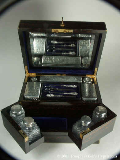 JB125: A  very high quality  Coromandel Dressing box from the second half of 19th century. 
